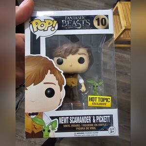 Funko Pop Fantastic beasts.  Newt Scamander and Pickett Hot Topic